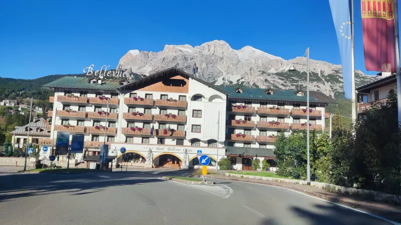 Onde ficar nas Dolomitas em 2026: Cortina, Val Gardena ou refúgio?