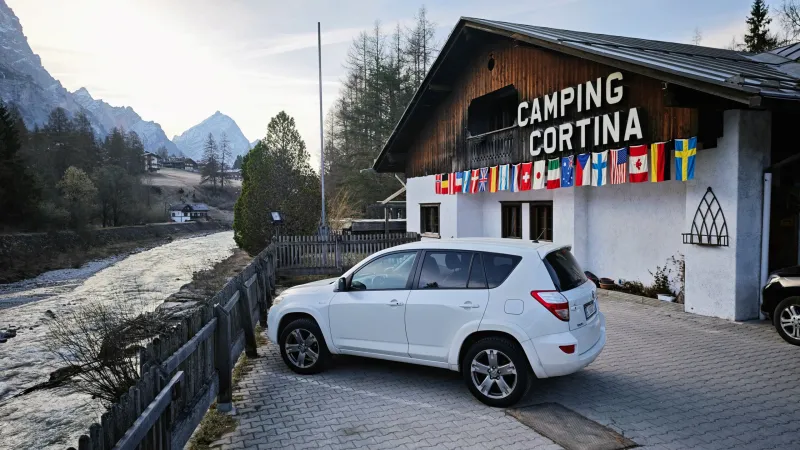 Motorhome nas Dolomitas: O Dia em que o Silêncio do Passo Falzarego Mudou Tudo