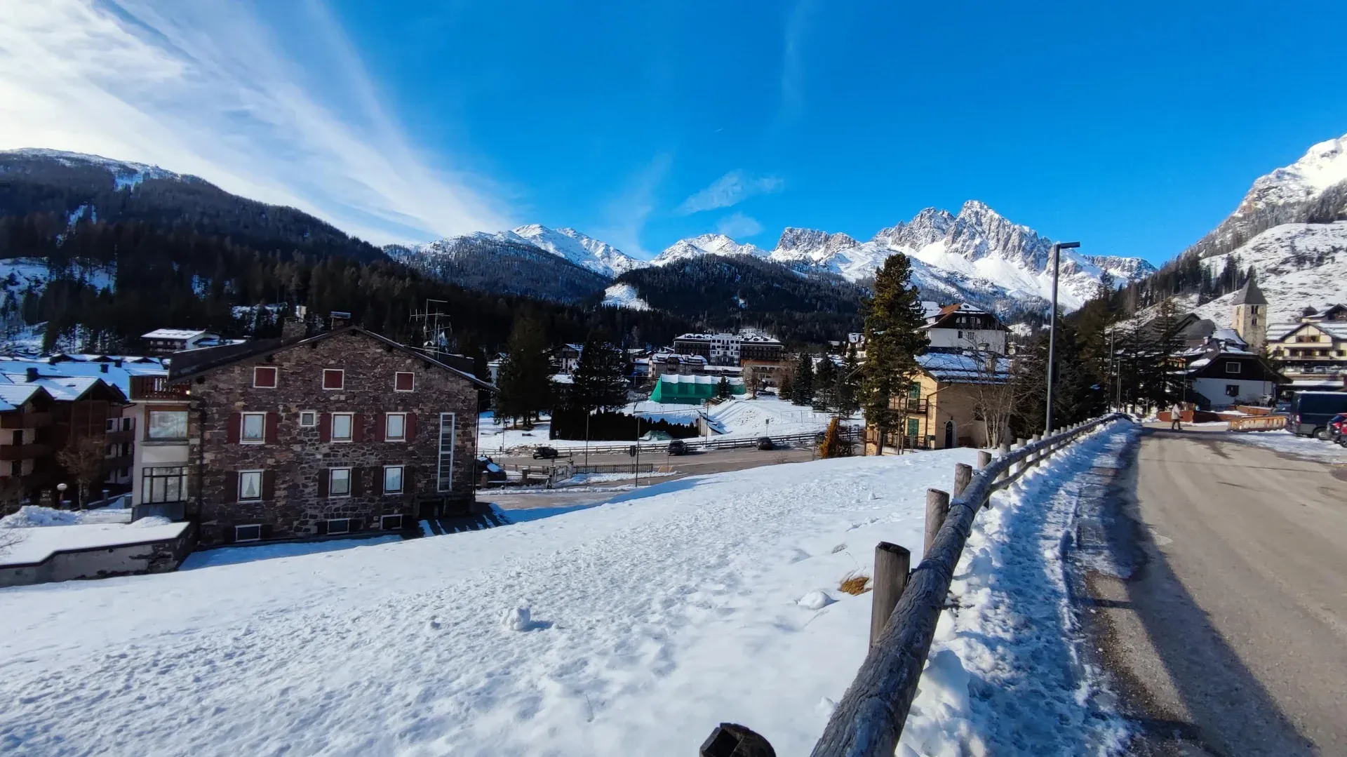 Refúgio de montanha nas Dolomitas de San Martino di Castrozza em cenário alpino