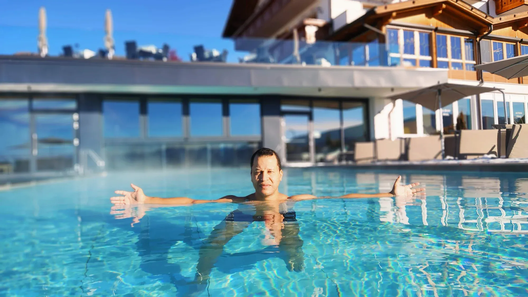Piscina aquecida e spa em hotel de luxo nas Dolomitas: o equilíbrio perfeito entre conforto e natureza